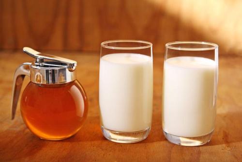 牛奶和蜂蜜可以一起喝吗？