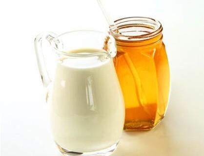 牛奶和蜂蜜可以一起喝吗？